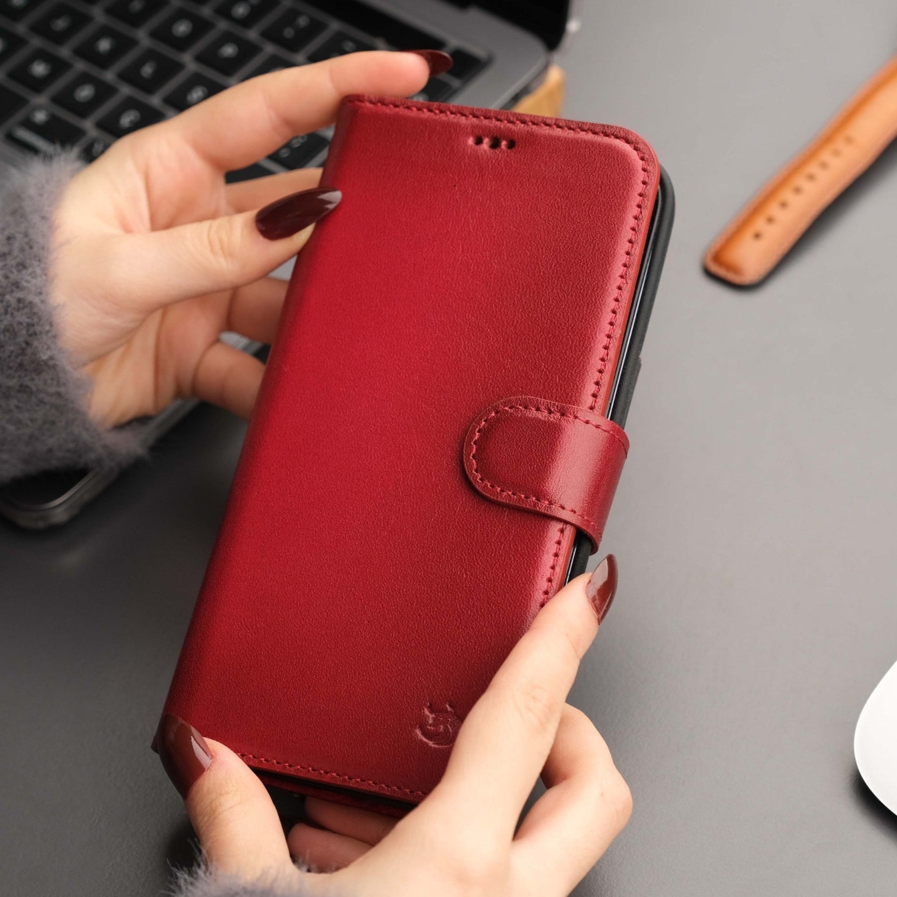 Casper Leather iPhone 14 Plus Wallet Case | MagSafe - TORONATA - #color_red