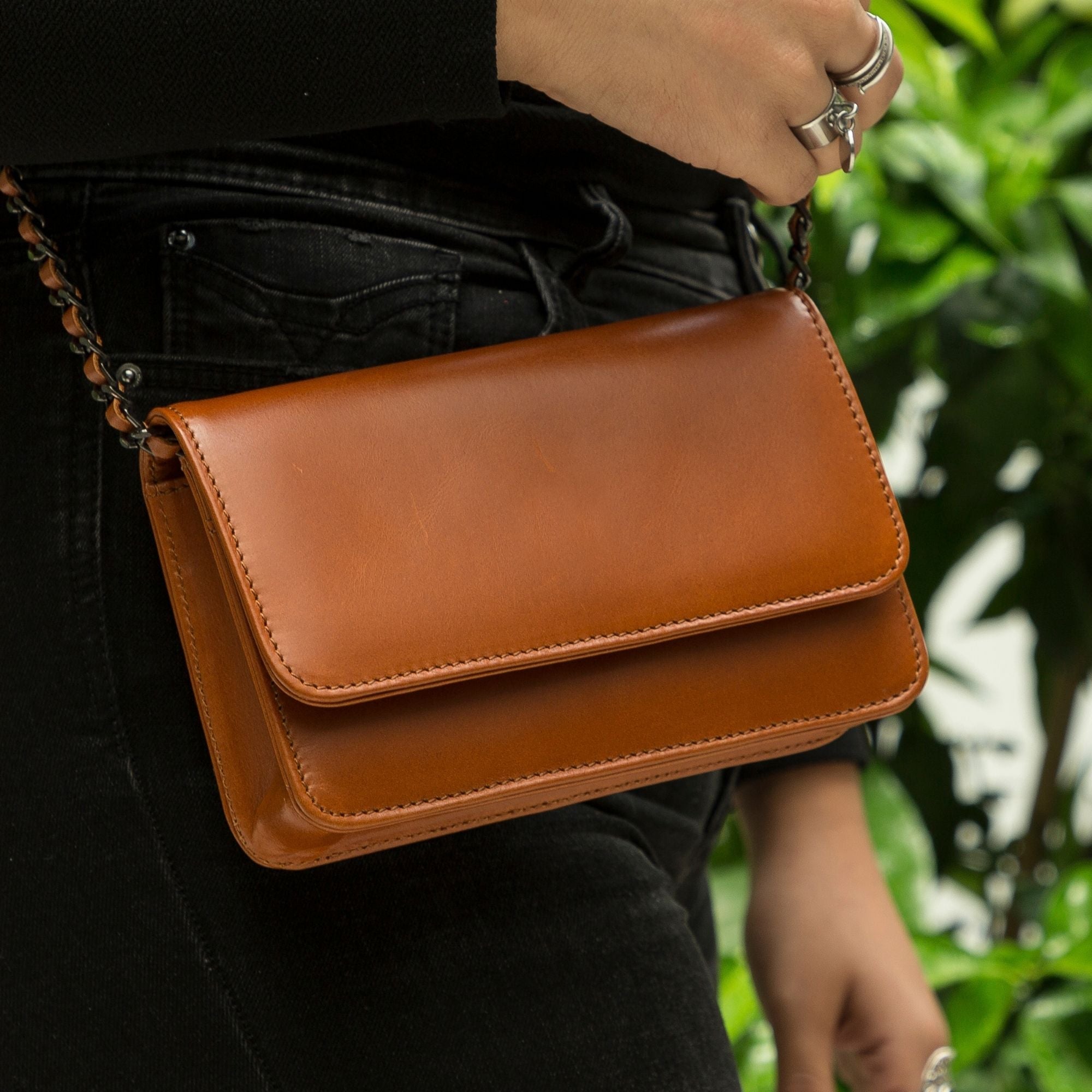 Minimalist best sale leather bag